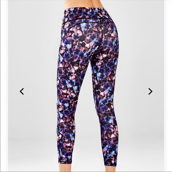 Fabletics Salar Printed 7/8 Powerform Capri - Picture 2 of 3